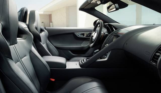 <strong>Jaguar F-TYPE｜ジャガー Fタイプ</strong>