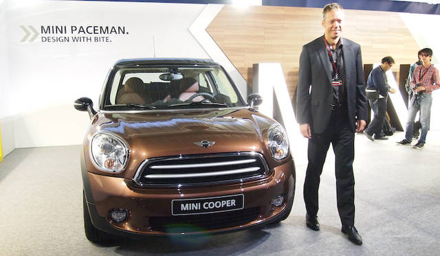 <strong>MINI Paceman｜ミニ ペースマン</strong><br />このイベントのため来日した、本国のMINIマーケティング本部長、アンドリアス・ヴェッケ氏