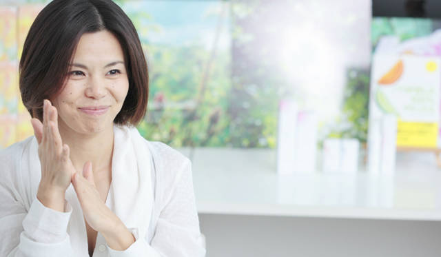 　　「自分のコンディションによってお風呂の入り方がちがう。例えばロングフライトのあとだったり、身体が疲れているときには熱いお湯には入れないから、35度くらいのお湯で身体をゆるめてあげる」