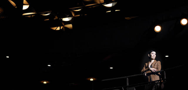 <strong>GIORGIO ARMANI｜ジョルジオ アルマーニ</strong><br />「レザージャケットのようなコーディネイトは、稽古場に行くようなときによくします。デイリーに着こなすのにぴったり」 レザージャケット 40万9500円 、パンツ 7万6650円（ともにジョルジオ アルマーニ／ジョルジオ アルマーニ ジャパン Tel. 03-6274-7070）