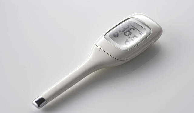 <strong>ニッポンのデザイナー連続インタビュー（2）柴田文江</strong>　「体温計 MC-670」　OMRON 2004年