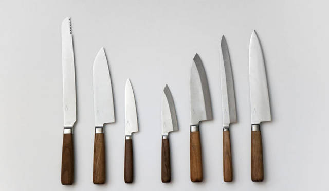 <strong>ニッポンのデザイナー連続インタビュー（2）柴田文江</strong>　「キッチンナイフ」　新潟県燕三条でつくられるロングライフな包丁シリーズ　タダフサ　2012年