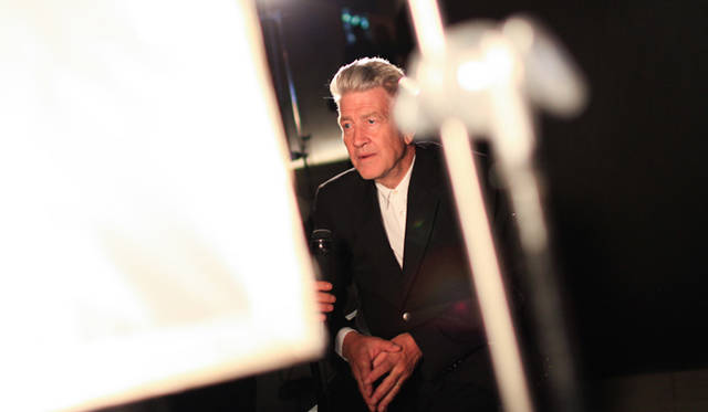 <strong>Dom Pérignon｜ドン ペリニヨン</strong> インタビューを受けるデヴィッド・リンチ