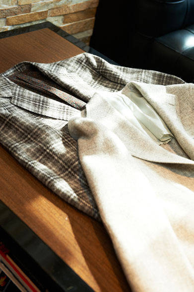 <strong>STRASBURGO｜ストラスブルゴ</strong>　ジャケット各14万5950円（サルトリオ／ストラスブルゴ）