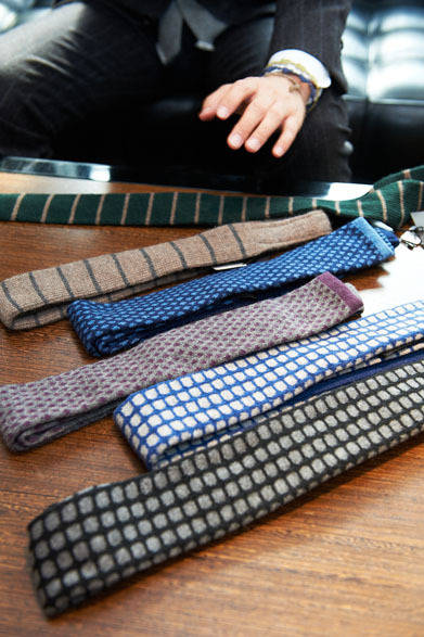 <strong>STRASBURGO｜ストラスブルゴ</strong>　ネクタイ各2万5200円（キートン／ストラスブルゴ）