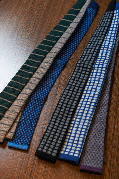 <strong>STRASBURGO｜ストラスブルゴ</strong>　ネクタイ各2万5200円（キートン／ストラスブルゴ）