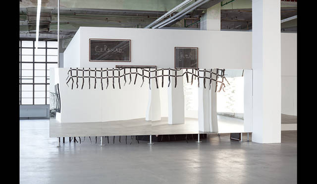 <strong>RAT HOLE GALLERY｜ラットホールギャラリー</strong>　Monica Bonvicini　Straps and Mirror, 2010　Installation view: Galerie Max Hetzler, Berlin, Monica Bonvicini Bet Your Sweet Life, 2010　Courtesy of the artist © Monica Bonvicini, VG Bild-Kunst, Bonn