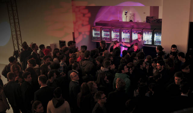 <strong>ART｜『レッドブル キュレーツ キャンバス クーラー プロジェクト』が日本に上陸！</strong>　© Red Bull Content Pool