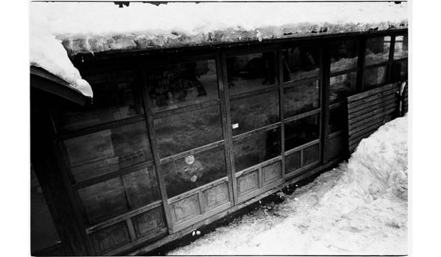 <strong>『いつか見た風景』</strong>　[村へ]より ＜雪の中で＞ 秋田県湯沢市 1974年