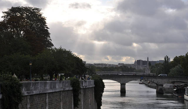 <strong>みどりの触知学＜特別編・2012秋 パリ＞</strong>　セーヌ川