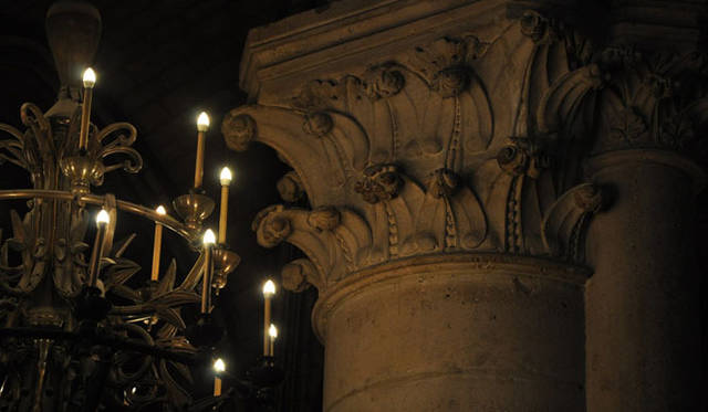 <strong>みどりの触知学＜特別編・2012秋 パリ＞</strong>　柱装飾