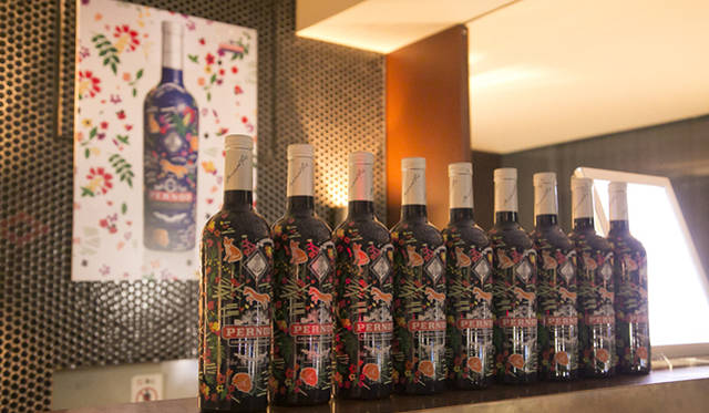 <strong>「ペルノアブサン メゾン キツネ リミテッド エディション」</strong>　ペルノアブサン メゾン キツネ リミテッドエディション