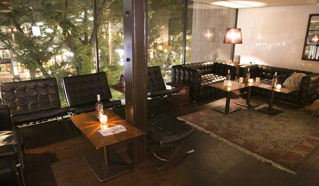 <strong>「ペルノアブサン メゾン キツネ リミテッド エディション」</strong>　会場は原宿にある「モントーク」