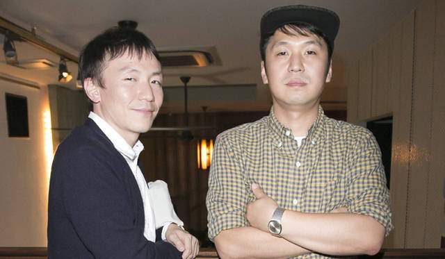 <strong>「ペルノアブサン メゾン キツネ リミテッド エディション」</strong>　左からPRの恵比寿久雄、:bonjour recordsのバイヤー　上村真俊