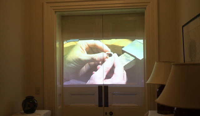 <strong>BARNEYS NEW YORK｜バーニーズ　ニューヨーク</strong>　「工程ごとに工具があるから、おかげで工房でもすごく場所をとってしまうんだけどね（笑）」と語るマルコム氏の言葉通り、工房は多くの工具で溢れていた。そのひとつひとつを使い分け、すべてのジュエリーが丁寧に仕上げられていくようすを観ることができた