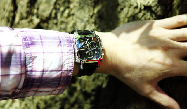 <strong>My Own Watch｜安東弘樹さん</strong>　クオーツ式のクロノグラフにこだわる理由は、アナウンサーという仕事上、正確な時間と秒数を計れるものが必要だから。