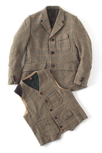 　ジャケット5万5650円、ベスト3万1500円（タケオキクチ／阪急メンズ東京）