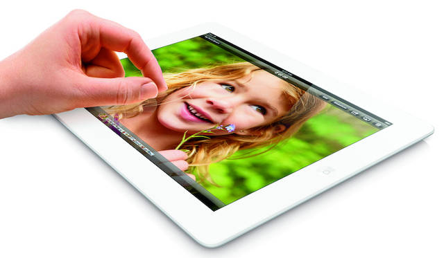 <strong>iPad</strong><br />同時に発表された、第4世代となるiPadは9.7インチRetinaディスプレイを搭載。CPUにはA6Xを採用し処理能力を向上させつつも稼働時間は先代と変わらない。OSはiOS 6だ。
