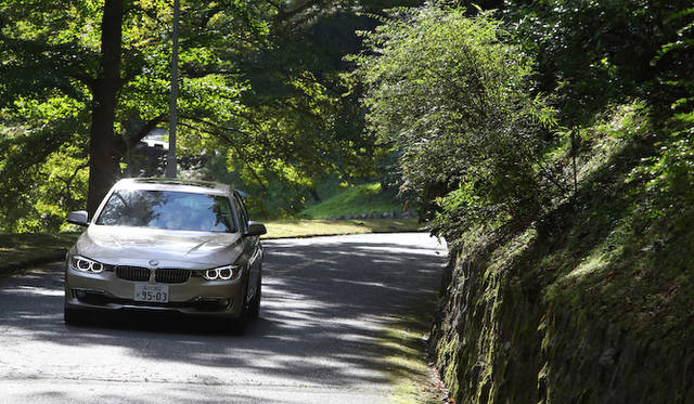 <strong>BMW 320i xDrive｜ビー・エム・ダブリュー 320i エックスドライブ</strong>