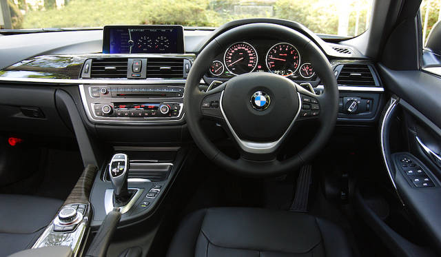 <strong>BMW 320i xDrive｜ビー・エム・ダブリュー 320i エックスドライブ</strong><br />ラグジュアリーライン