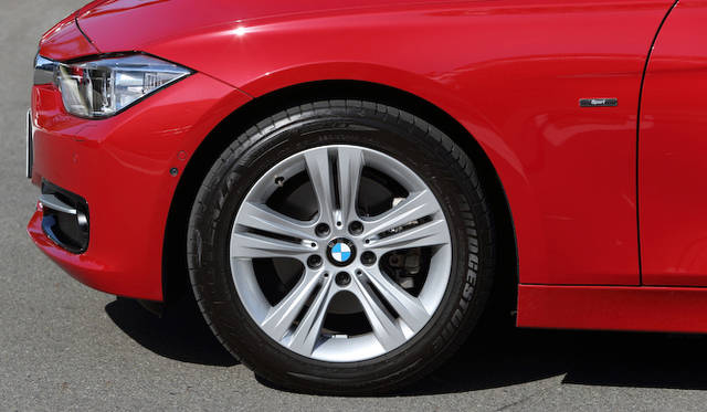 <strong>BMW 320d BluePerformance Touring｜ビー・エム・ダブリュー 320d ブルーパフォーマンス ツーリング </strong>