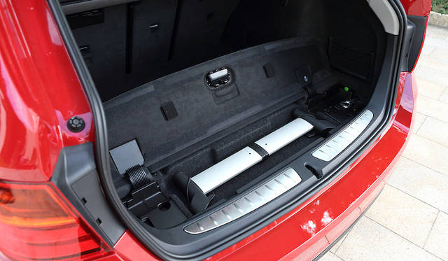 <strong>BMW 320d BluePerformance Touring｜ビー・エム・ダブリュー 320d ブルーパフォーマンス ツーリング </strong>