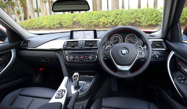 <strong>BMW 320d BluePerformance Touring｜ビー・エム・ダブリュー 320d ブルーパフォーマンス ツーリング </strong>スポーツライン