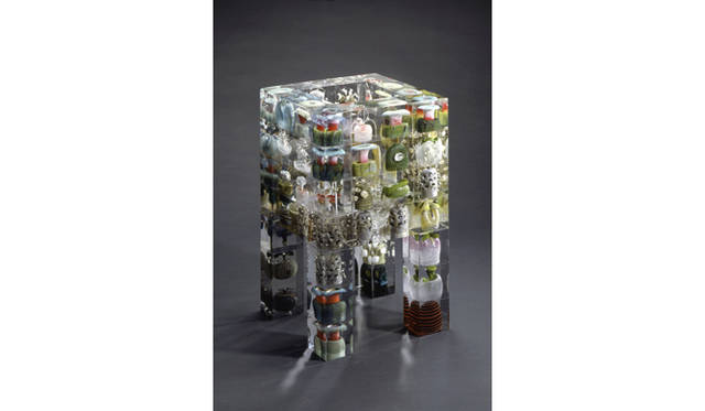 <strong>『森と湖の国 フィンランド・デザイン』展</strong>　オイヴァ・トイッカ「オアシス」1988年　ヌータヤルヴィ社製　フィンランド国立ガラス美術館蔵　撮影：ティモ・シルヤネン