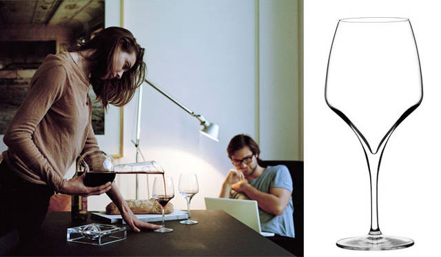 <strong>italesse｜イタレッセ</strong>　松屋銀座2階 「イタレッセ松屋銀座 期間限定ポップアップストア」　右／Tiburon（ティブロン）