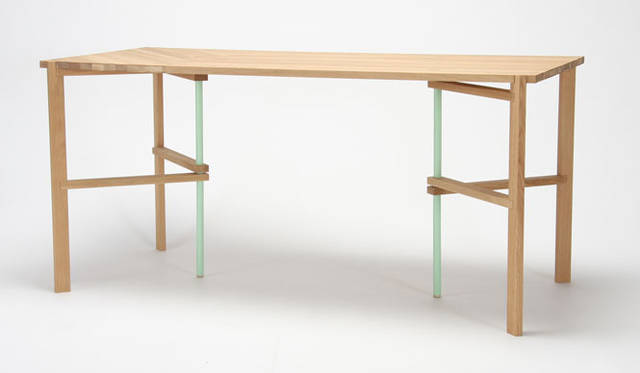 <strong>KARIMOKU NEW STANDARD｜カリモク ニュー スタンダード</strong>　「SCENES / KARIMOKU NEW STANDARD」　「A Frame Desk」 Tomas Alonso