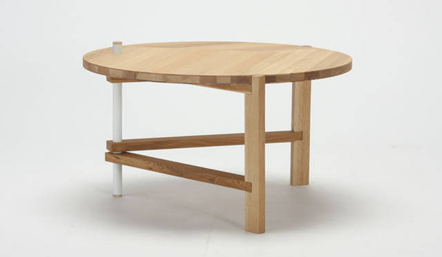 <strong>KARIMOKU NEW STANDARD｜カリモク ニュー スタンダード</strong>　「SCENES / KARIMOKU NEW STANDARD」　「A Frame Table」 Tomas Alonso