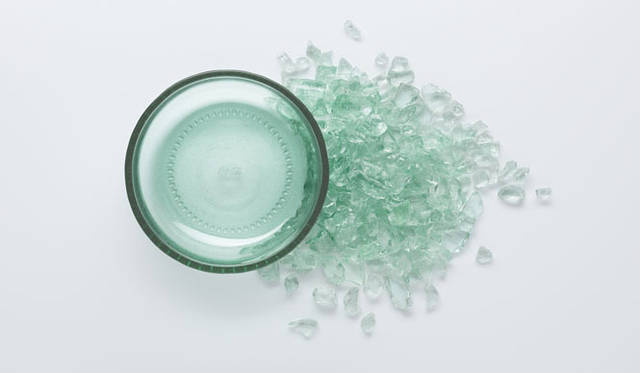 <strong>Coca-Cola｜コカ・コーラ</strong>　Made from 100％ recycled Coca-Cola Contour Bottles,designed by nendo