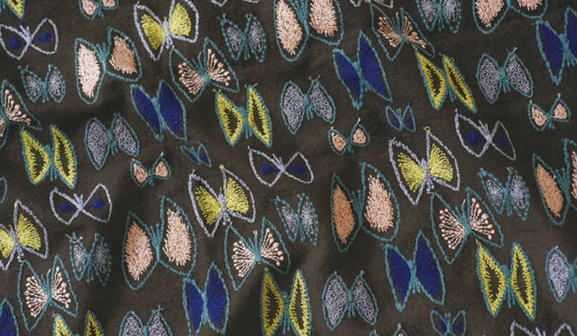 <strong>arflex｜アルフレックス</strong>　「RINN ＋ Fabric ＜RINN Chairと5組のクリエイター展＞」　minä perhonen（ファッションブランド）　タイトル「四季を彩る」