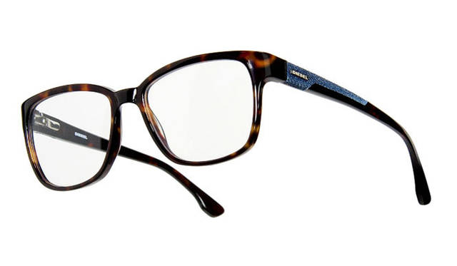<strong>DIESEL｜ディーゼル</strong>　 DIESEL“DENIMIZES”EYEWEAR　モデル「Alex」2万6250円