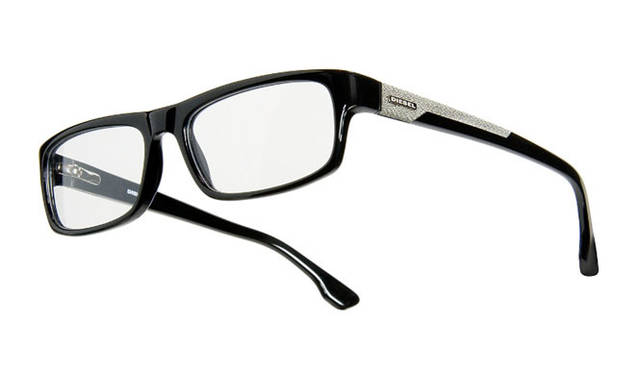 <strong>DIESEL｜ディーゼル</strong>　 DIESEL“DENIMIZES”EYEWEAR　モデル「Henry」2万6250円
