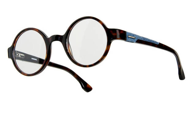 <strong>DIESEL｜ディーゼル</strong>　 DIESEL“DENIMIZES”EYEWEAR　モデル「Lee」2万6250円