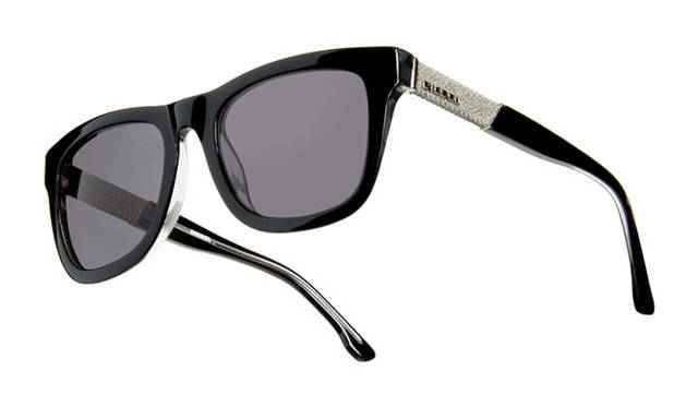 <strong>DIESEL｜ディーゼル</strong>　 DIESEL“DENIMIZES”EYEWEAR　モデル「Madison」2万5200円
