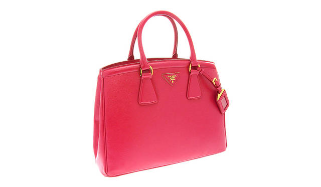 <strong>PRADA│プラダ</strong>　レッド　[W34×H24.5×D14cm]　18万3750円　（予定価格）