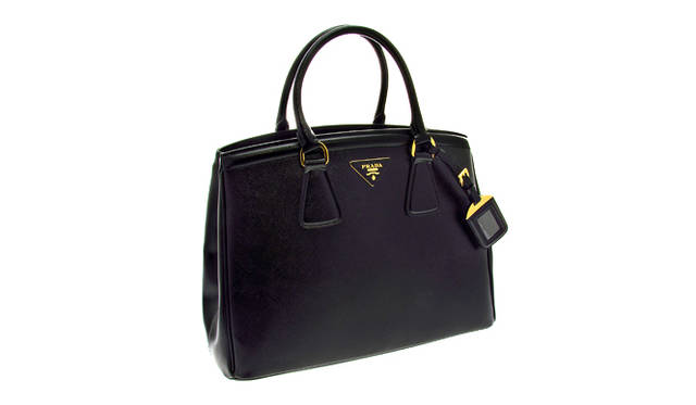 <strong>PRADA│プラダ</strong>　ブラック　[W34×H24.5×D14cm]　18万3750円　（予定価格）