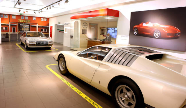 手前「P6」のむこうの「Pinin」は、V12エンジンを搭載した4ドアサルーンという1980年のコンセプトカー。フェラーリのイメージにあわないということで、結果的には市販化されなかった