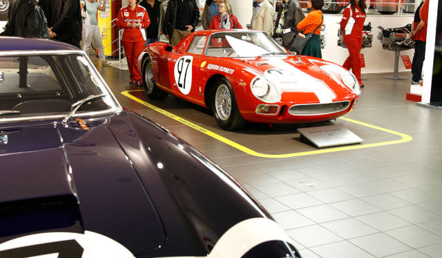 250 GT Berlinetta SWB （1959年 左）と250LM（1963年 右）