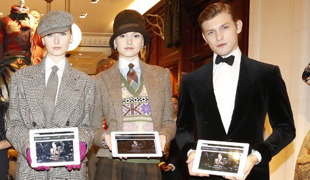 <strong>RALPH LAUREN│ラルフ ローレン</strong>　会場ではiPadで「RalphLauren.co.jp」を披露