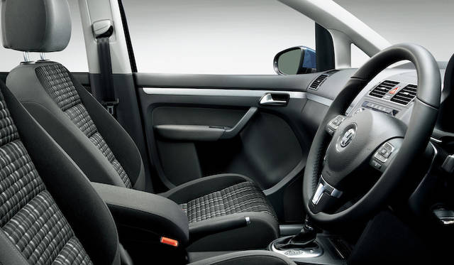 <strong>Volkswagen Cross Touran｜フォルクスワーゲン クロストゥーラン</strong>