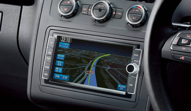 <strong>Volkswagen Cross Touran｜フォルクスワーゲン クロストゥーラン</strong><br />Volkswagen純正ナビゲーションシステム「712SDCW」が標準で装備される