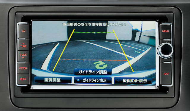 <strong>Volkswagen Cross Touran｜フォルクスワーゲン クロストゥーラン</strong><br />リヤビューカメラ「Rear Assist」も標準装備だ