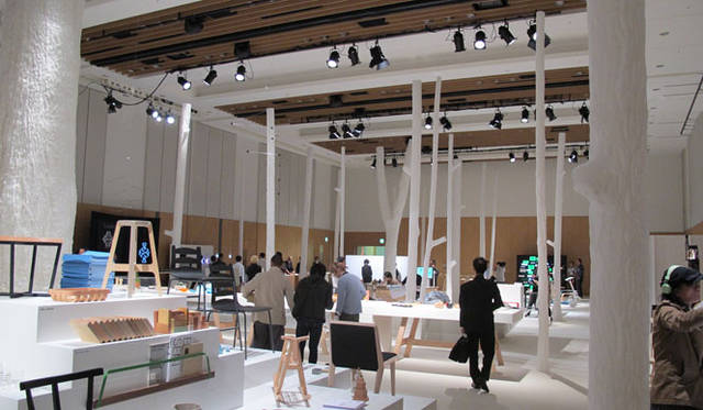 <strong>DESIGNTIDE TOKYO 2012</strong>　メイン会場「東京ミッドタウン・ホール」。今年のメイン会場構成は、インターデザインアーティストの織咲 誠氏が手がけた