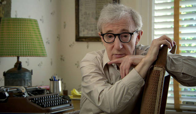 脚本家、監督、短編作家、俳優、コメディアン、ミュージシャンと、多岐にわたりその才能を遺憾なく発揮し、活躍してきた“生ける伝説”ウディ・アレン　©2011 B Plus Productions,LLC. All rights reserved.