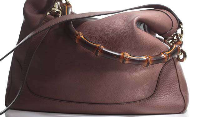 <strong>GUCCI｜グッチ</strong>　ホーボバッグ[W30×H40×D10 cm]　17万4300円　柔らかな鞣しのレザーがカジュアルさを演出