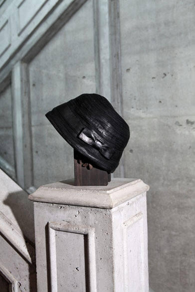 <strong>CHROME HEARTS｜クロムハーツ</strong>　レザーストローハット（ウィメンズ）27万4050円