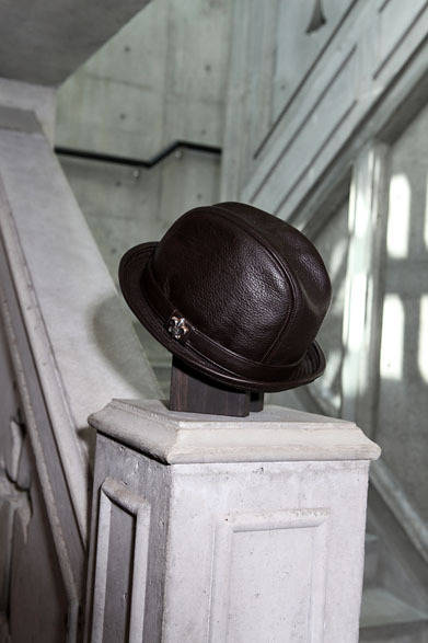 <strong>CHROME HEARTS｜クロムハーツ</strong>　レザーハット（ブラウン）19万5300円